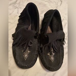 Black Manitobah moccasins size 9